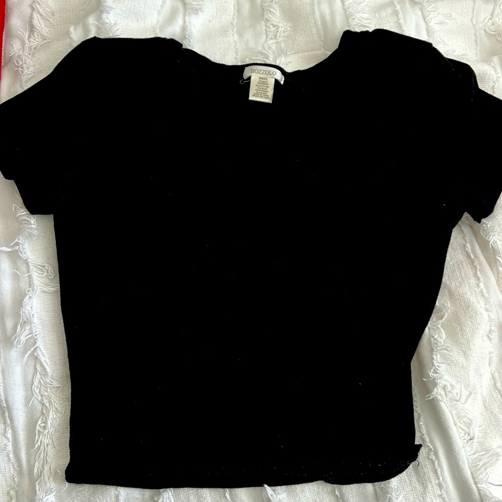 Cute black cropped tee